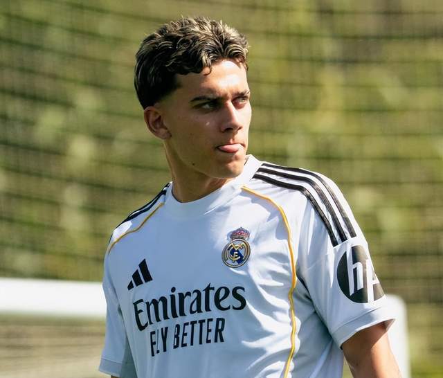 他与姆巴佩, 二前锋 他与姆巴佩, 二前锋